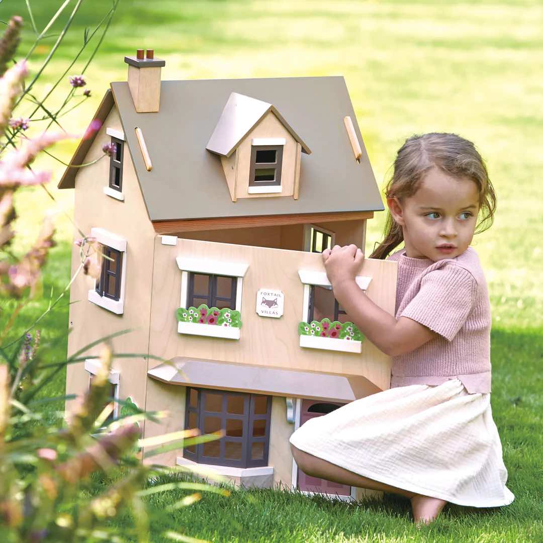 High-Quality Wooden Dollhouse & Dollhouse Accessories